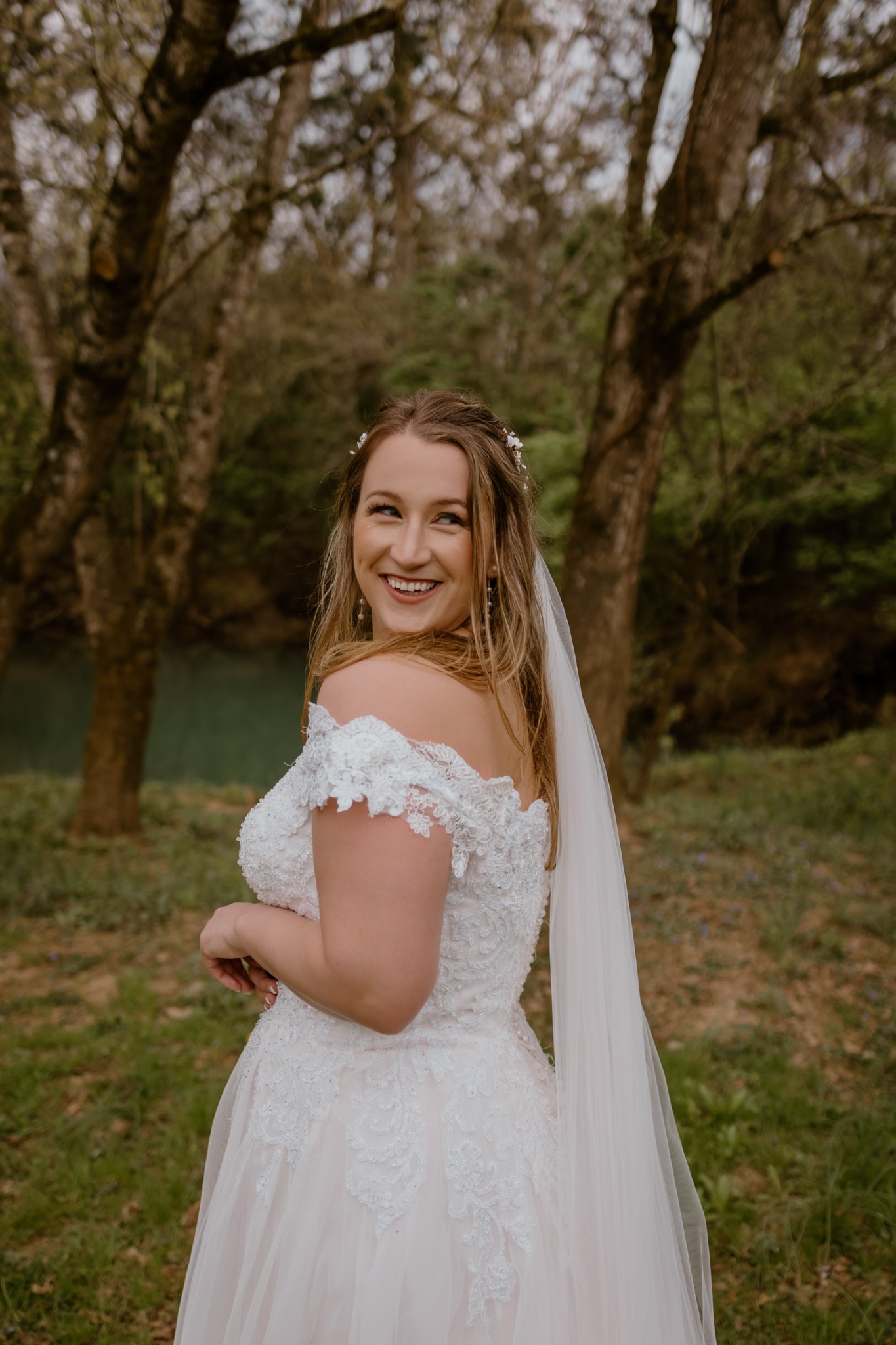 A bridal portrait among the trees near the blue spring